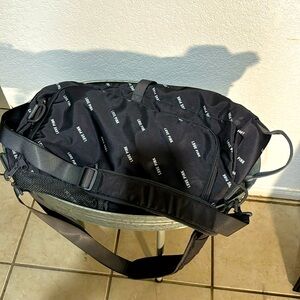 PINK duffle bag. Used one time no issues. No stains or rips